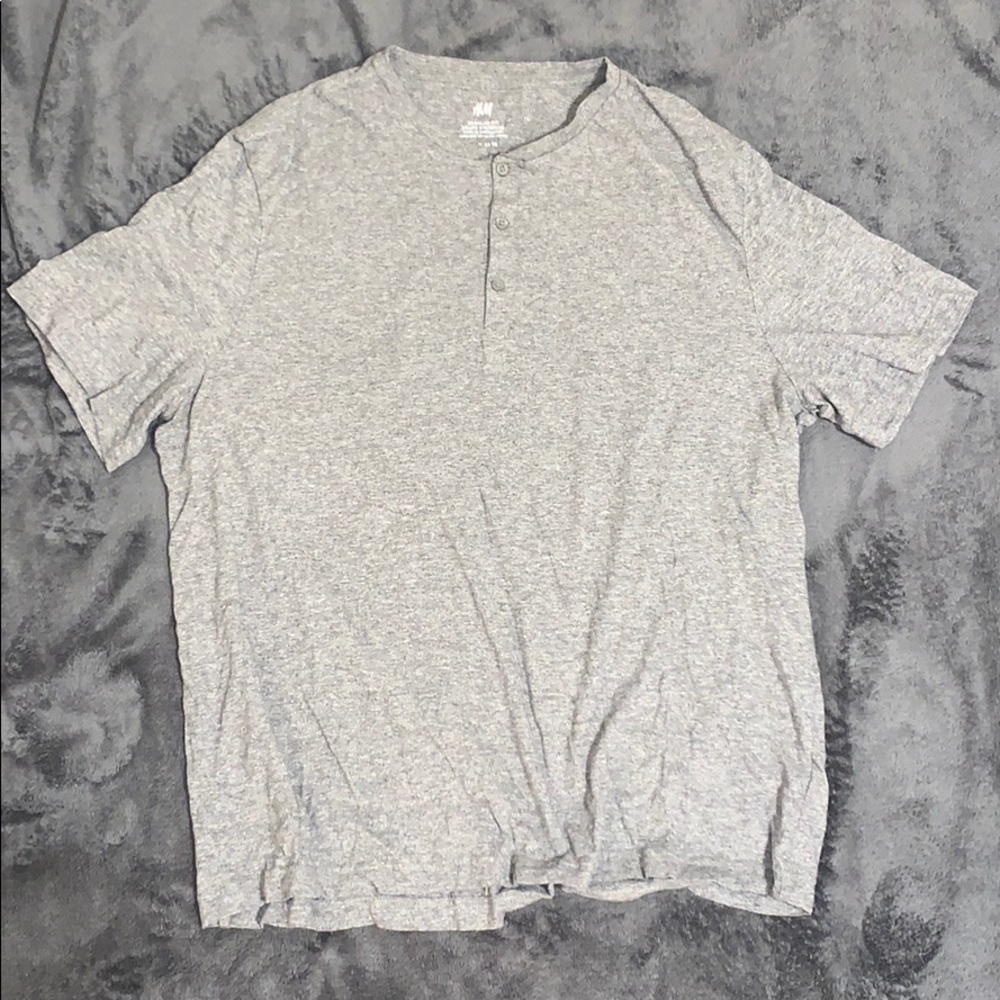 H&M men’s grey tee!!